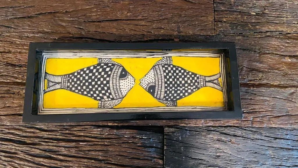 Black fish tray