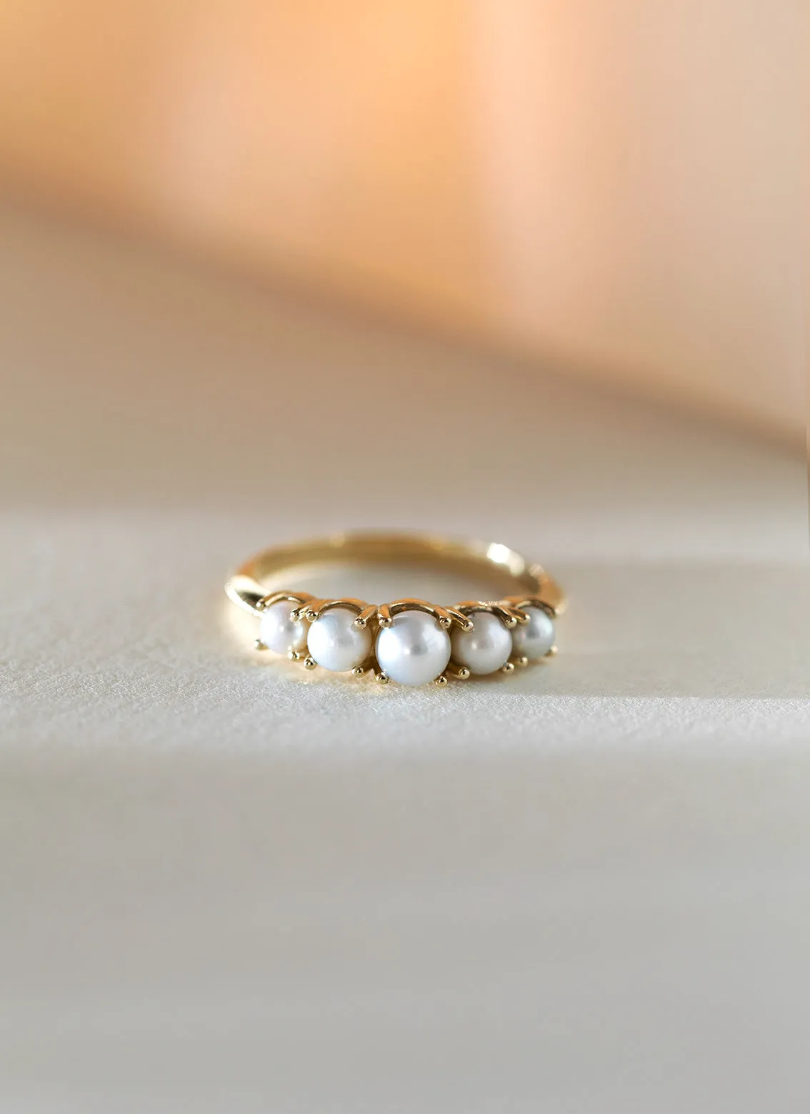 Lotta pearl ring 14k gold