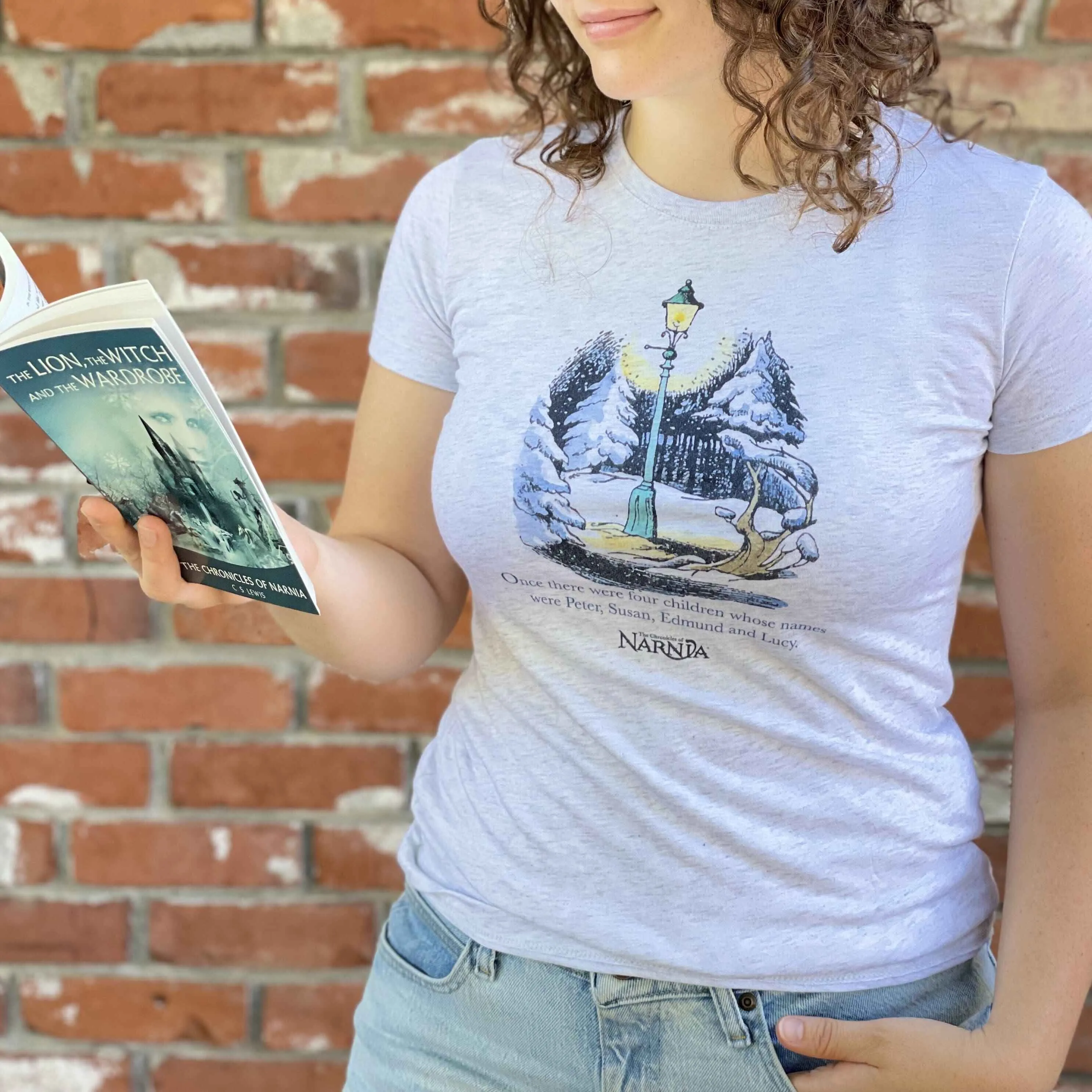 Narnia Lamp-post Women's Tee