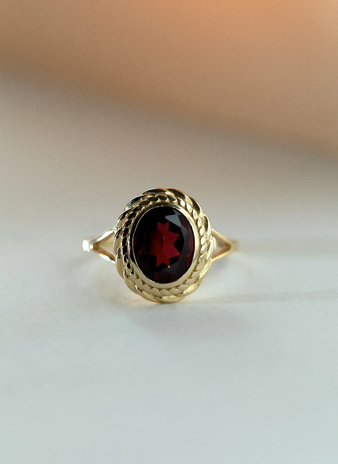 Perry garnet ring 14k gold