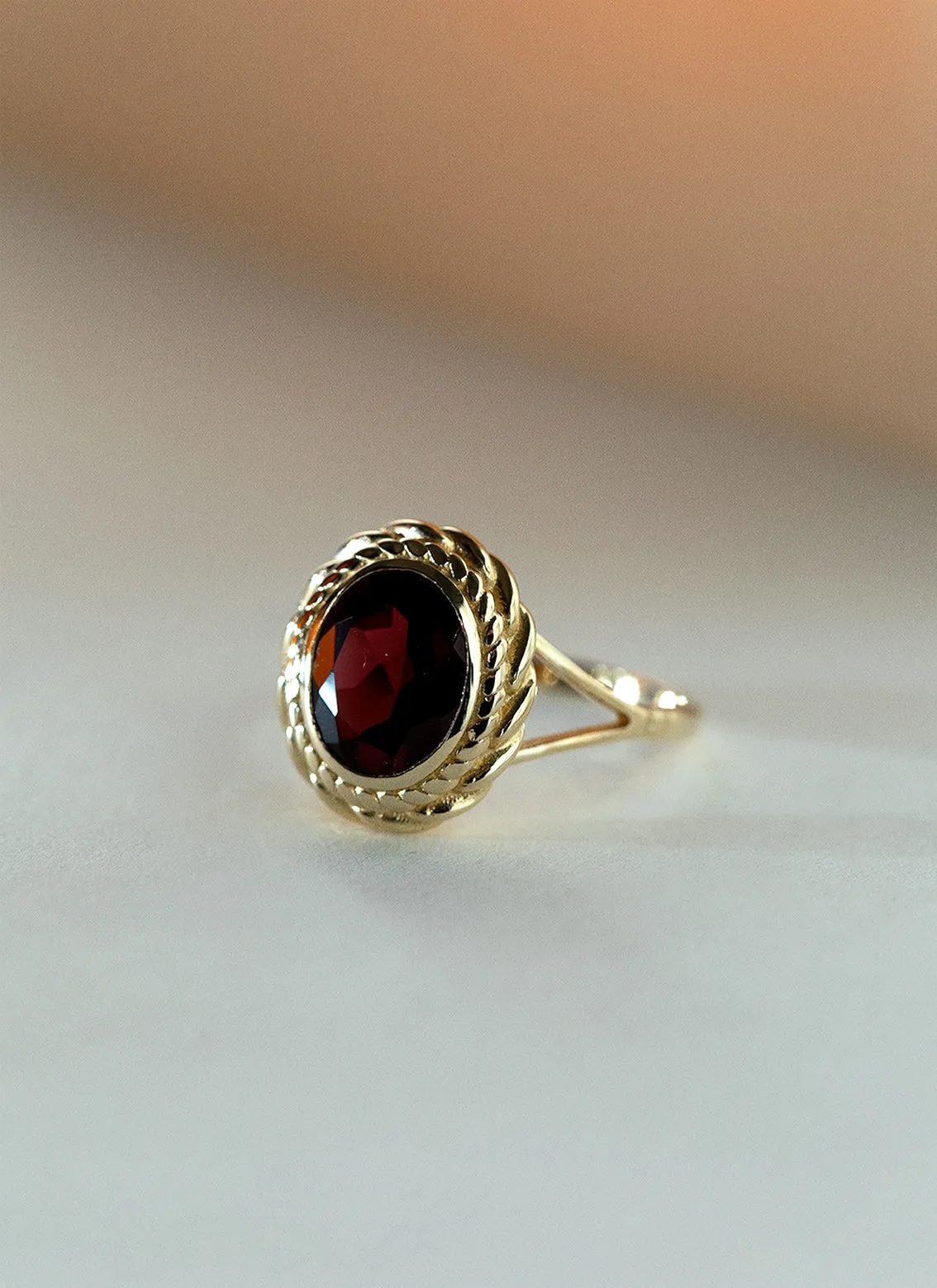 Perry garnet ring 14k gold