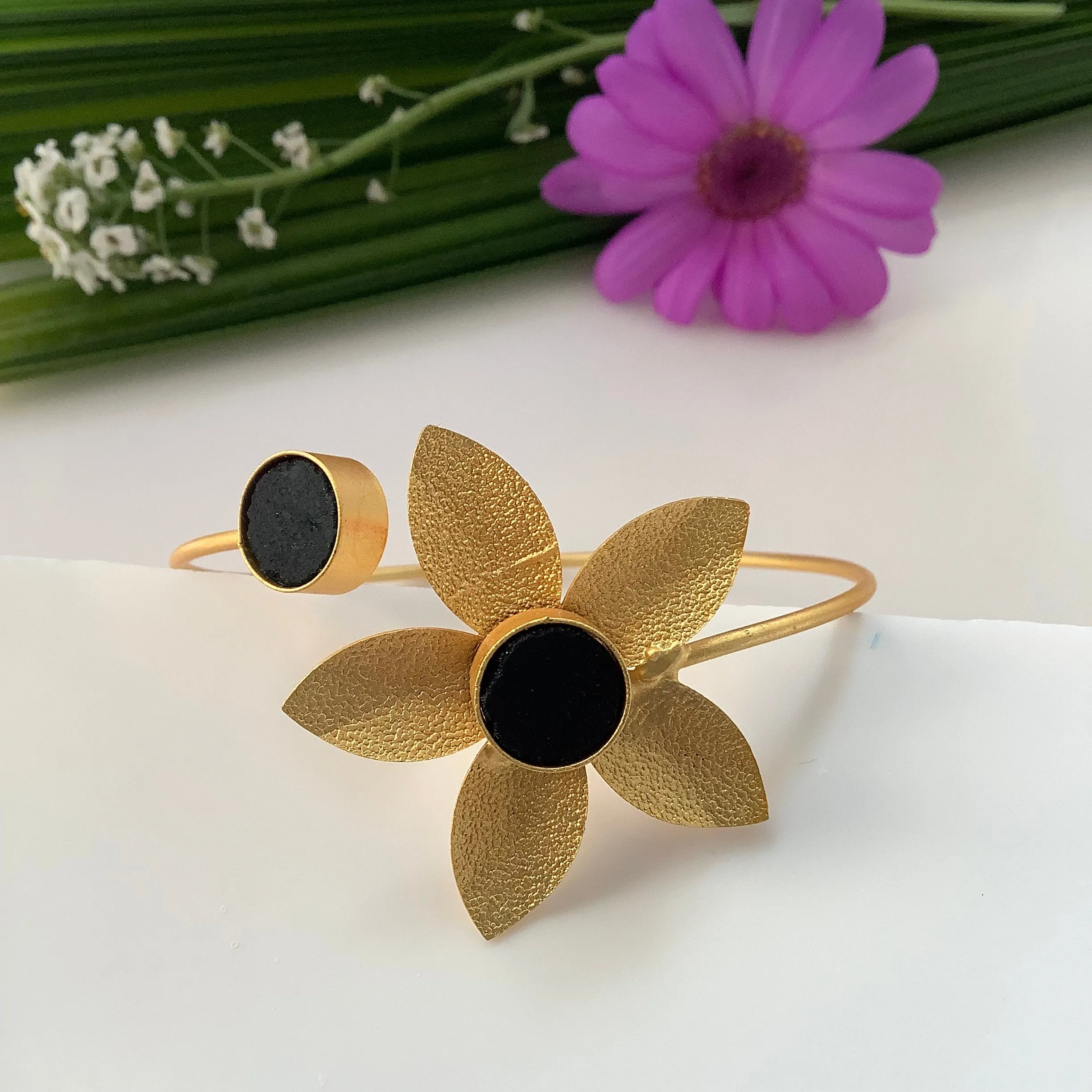 Salvanity Brass Gold Flower bracelet - Black