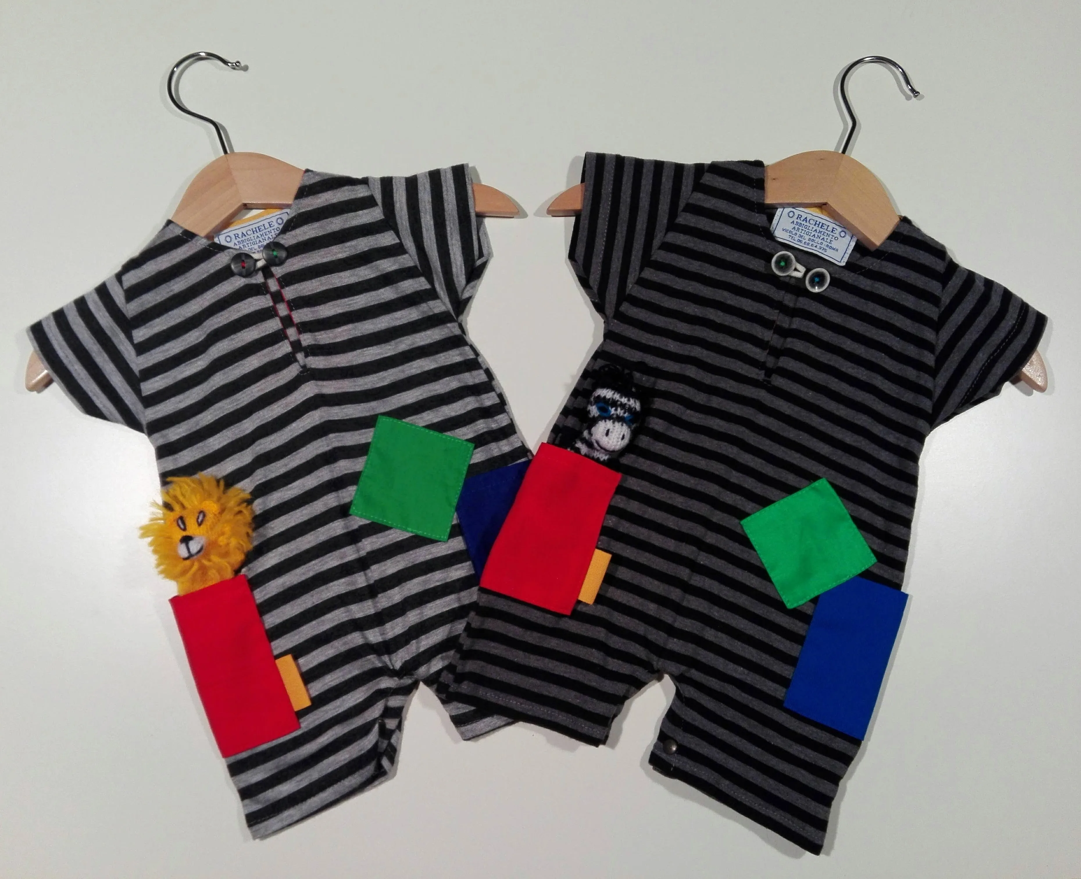 Short onesie in cotton with colored patches