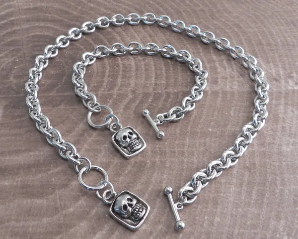 Teardrop Toggle Bracelet with Lock Skull & Crossbones