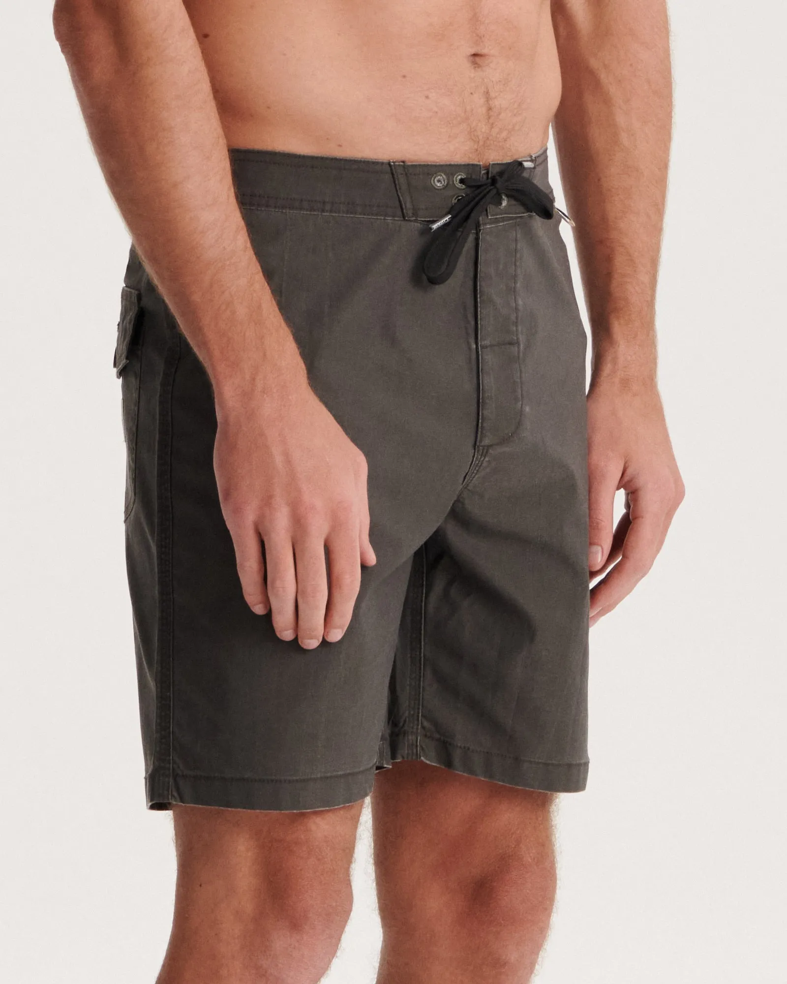 Temples 18" Boardshort - Blk