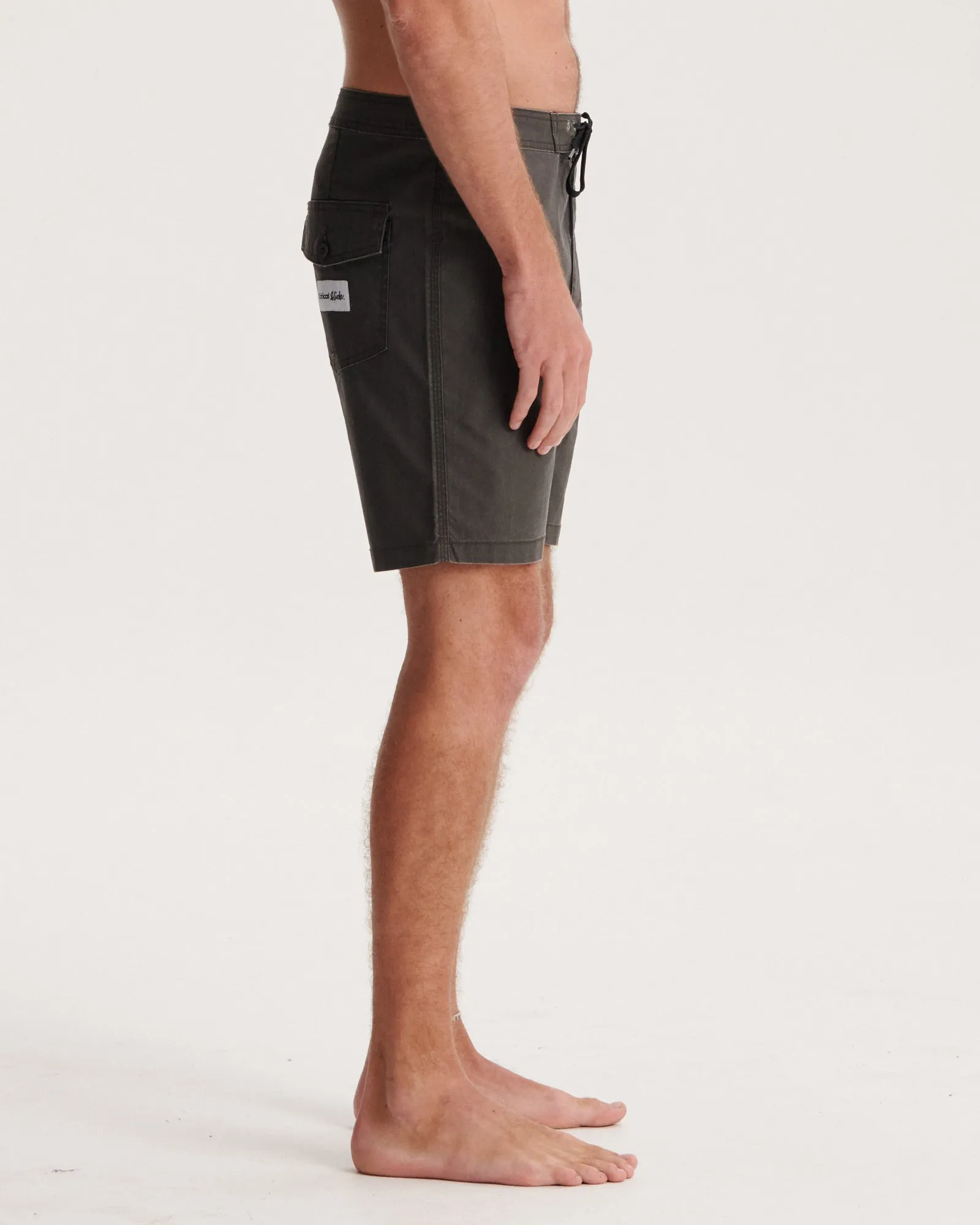 Temples 18" Boardshort - Blk